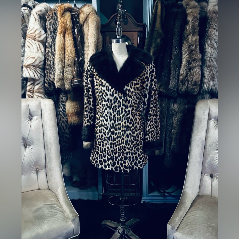 Incredibly Rare 1960s Vintage Genuine Leopard Fur Coat with Soft Mink Collar